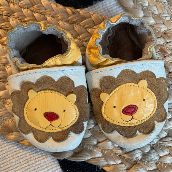 0-6 month soft sole lion Robeez - Picture 1 of 3